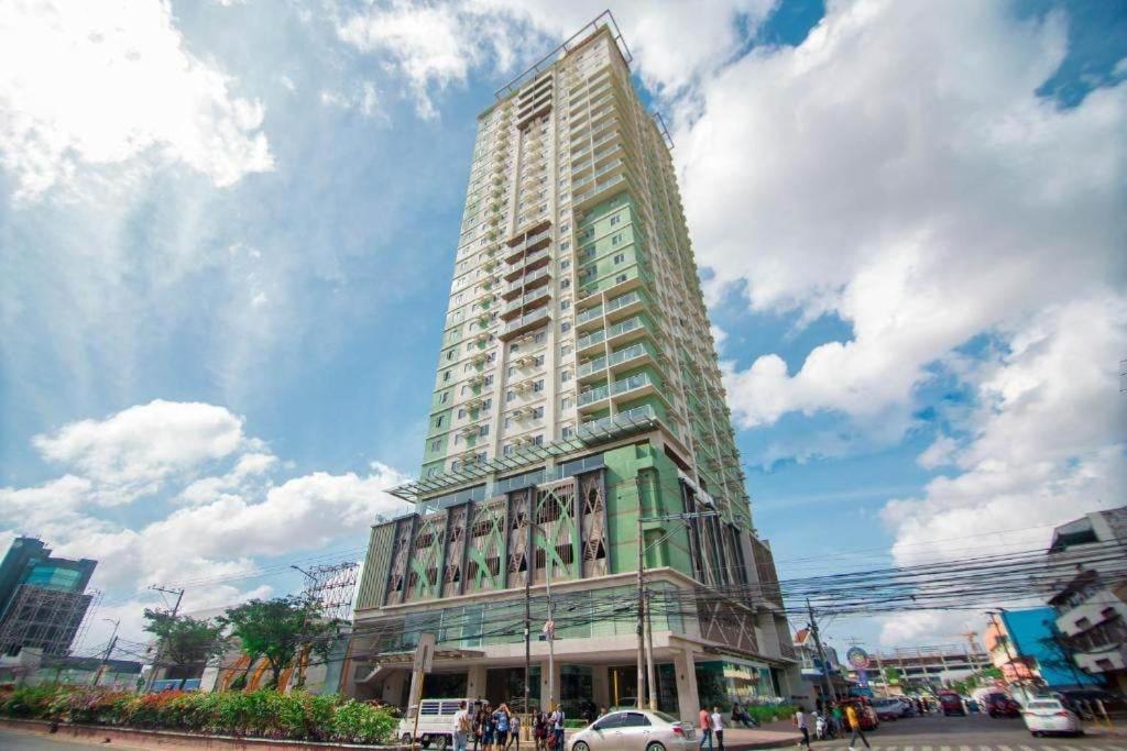Aparthotel 2313 Sun Vida Tower Cebú Exterior foto
